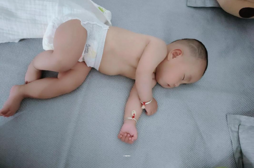 宜都几个月宝宝会抬头